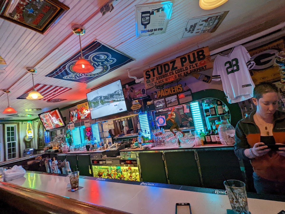 Studz Pub Sports Bar & Grill